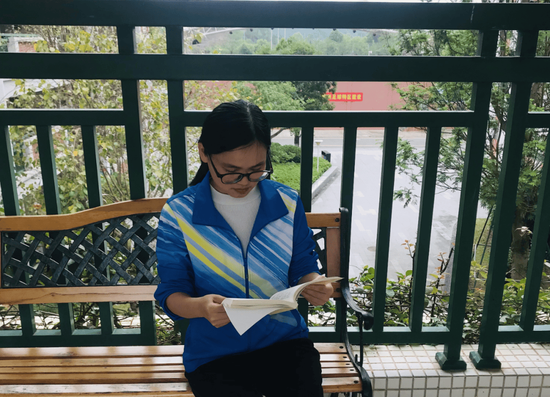共读共长共沐书香同享悦读五华县高级中学2024年教师阅读分享四