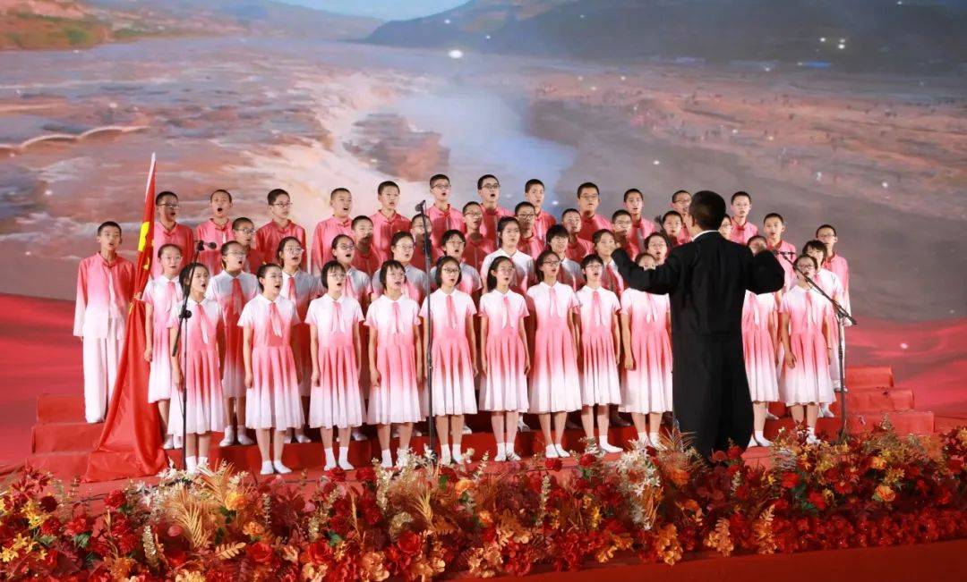 不仅有激情澎湃的朗诵与深情演唱的完美结合,让歌声与文字相互交融