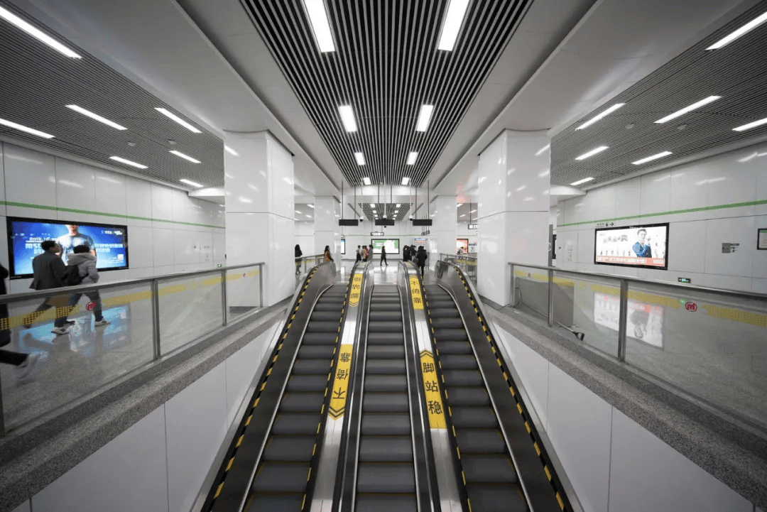 上海地铁:1000多台设备;杭州地铁:近千台设备(6号线提供497台电梯,是
