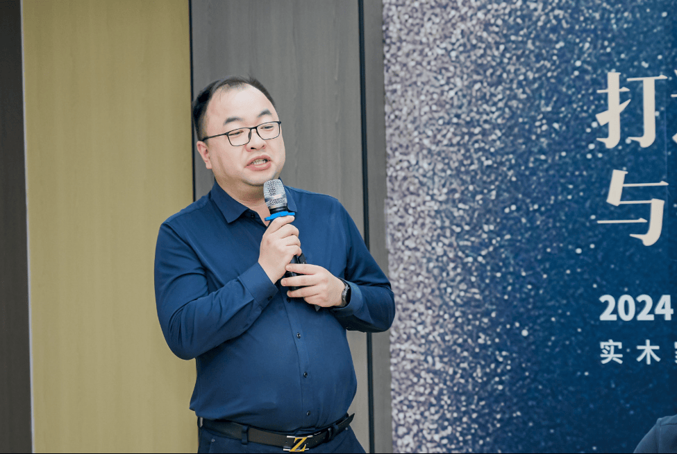 天津市家具行业协会会长高秀芝表示,很幸运加入到会展国家队的平台上