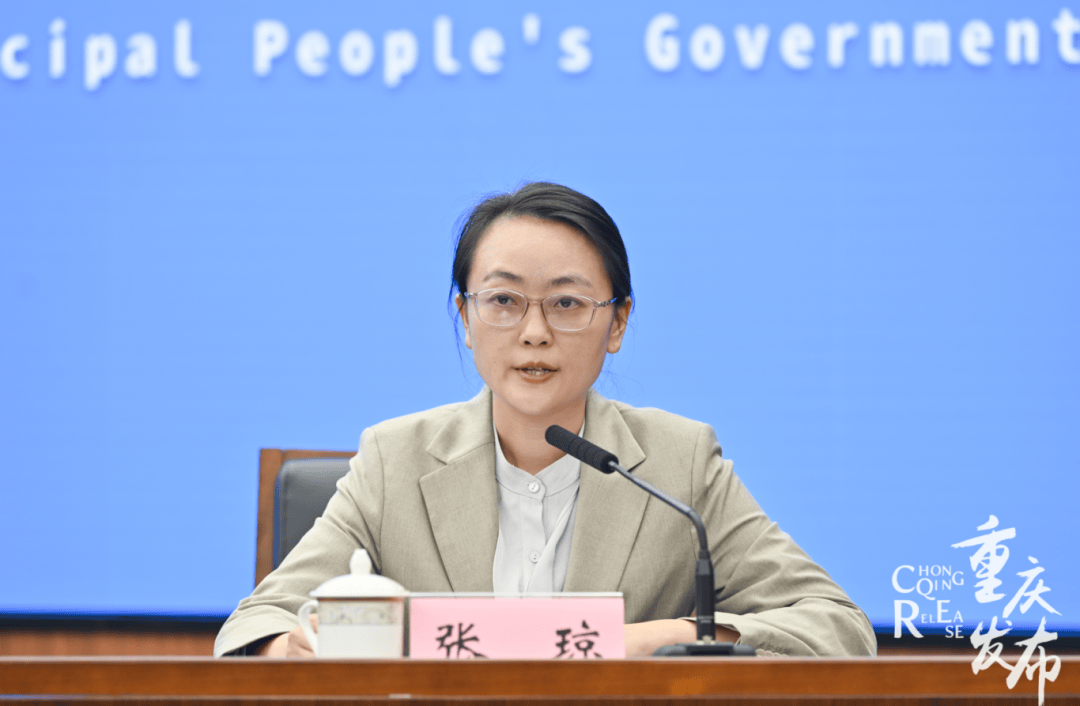 张 琼重庆市委宣传部副部长,市政府新闻办主任主持人:涂兴永市经济