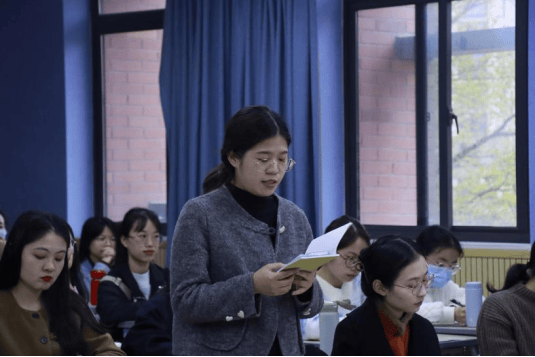 滨海校区高二集备组毛苹清老师表示:"教育的艺术不在于传授本领,而