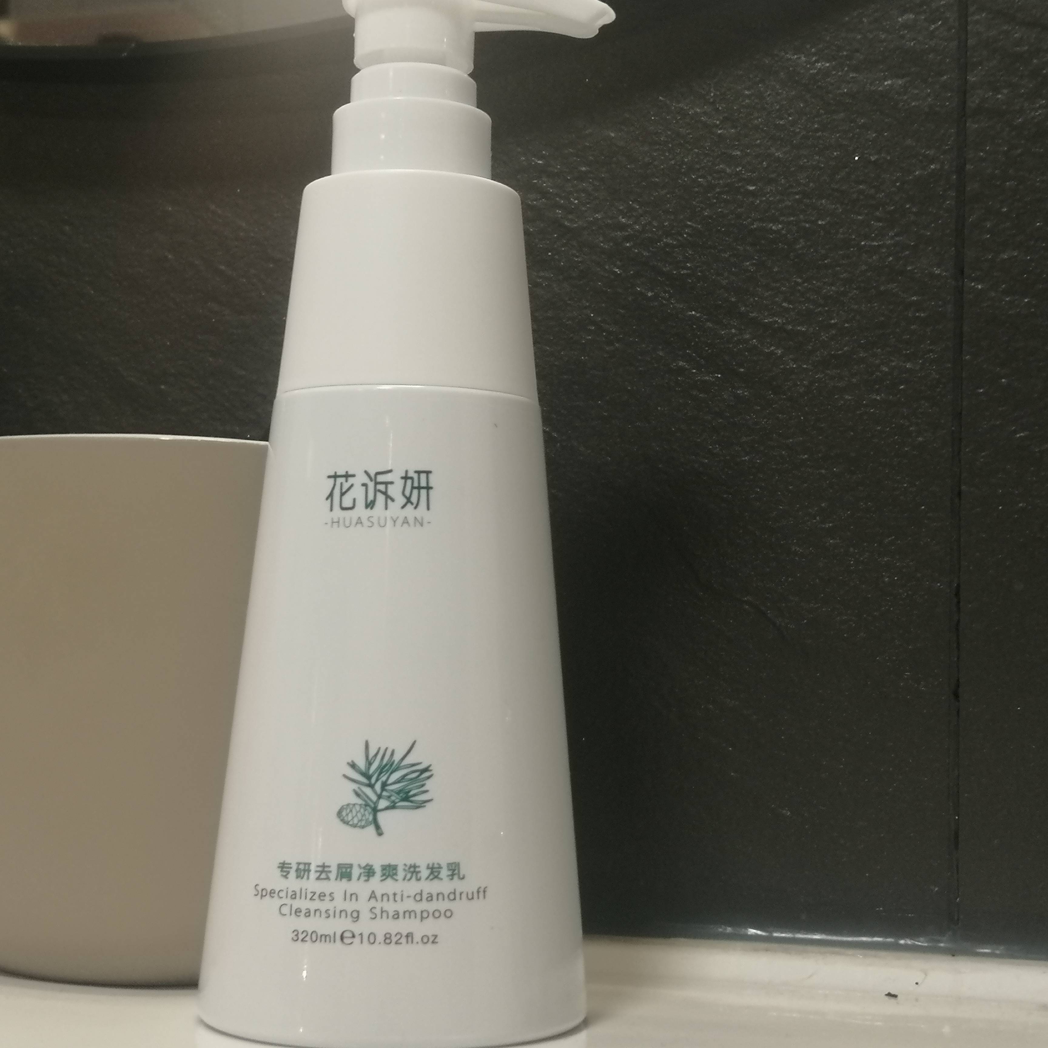 你知道如何解决头皮屑干燥痒吗答案就是干燥去屑止痒洗发水