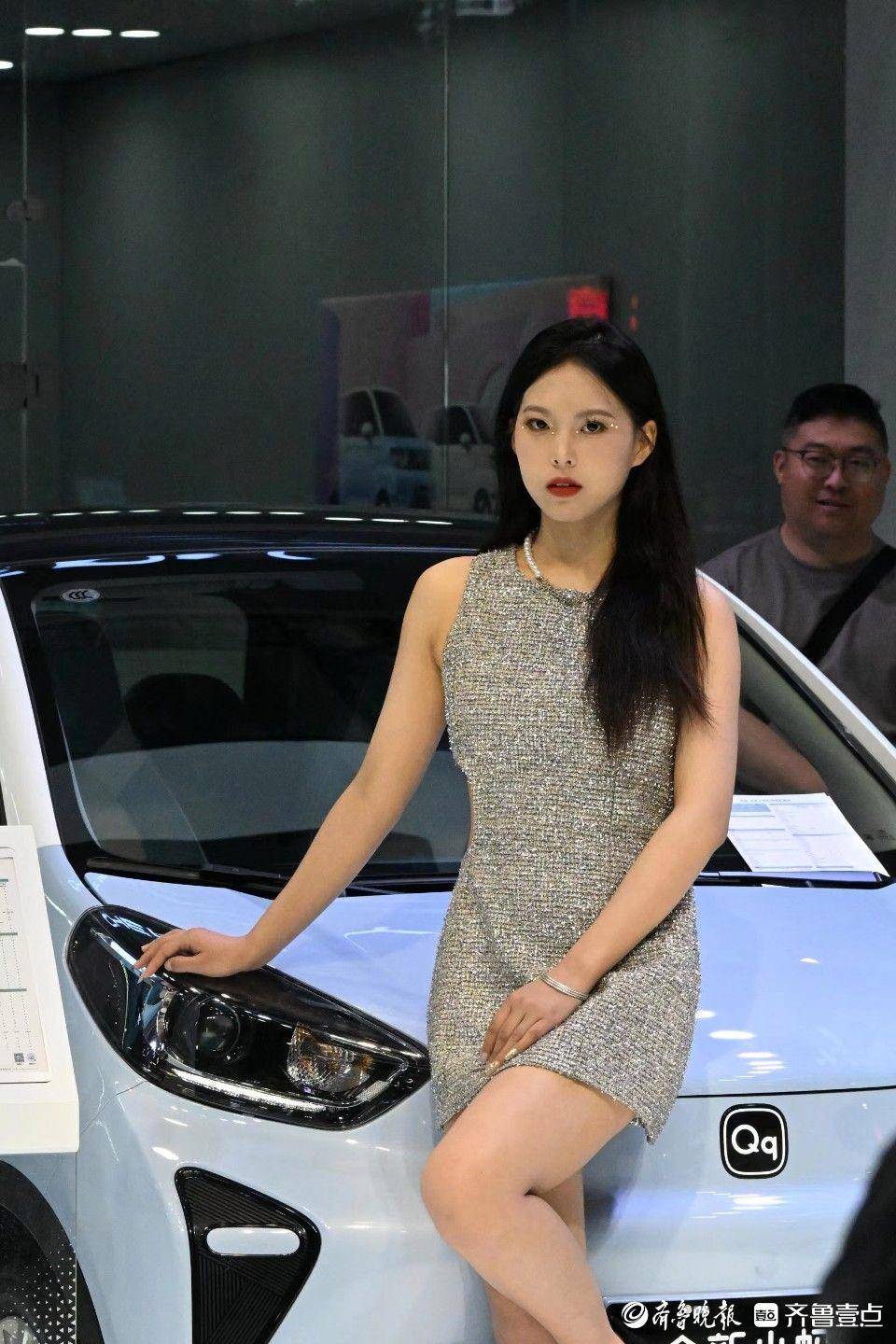 齐鲁国际车展豪车款款,美女车模成靓丽风景线_搜狐汽车_搜狐网