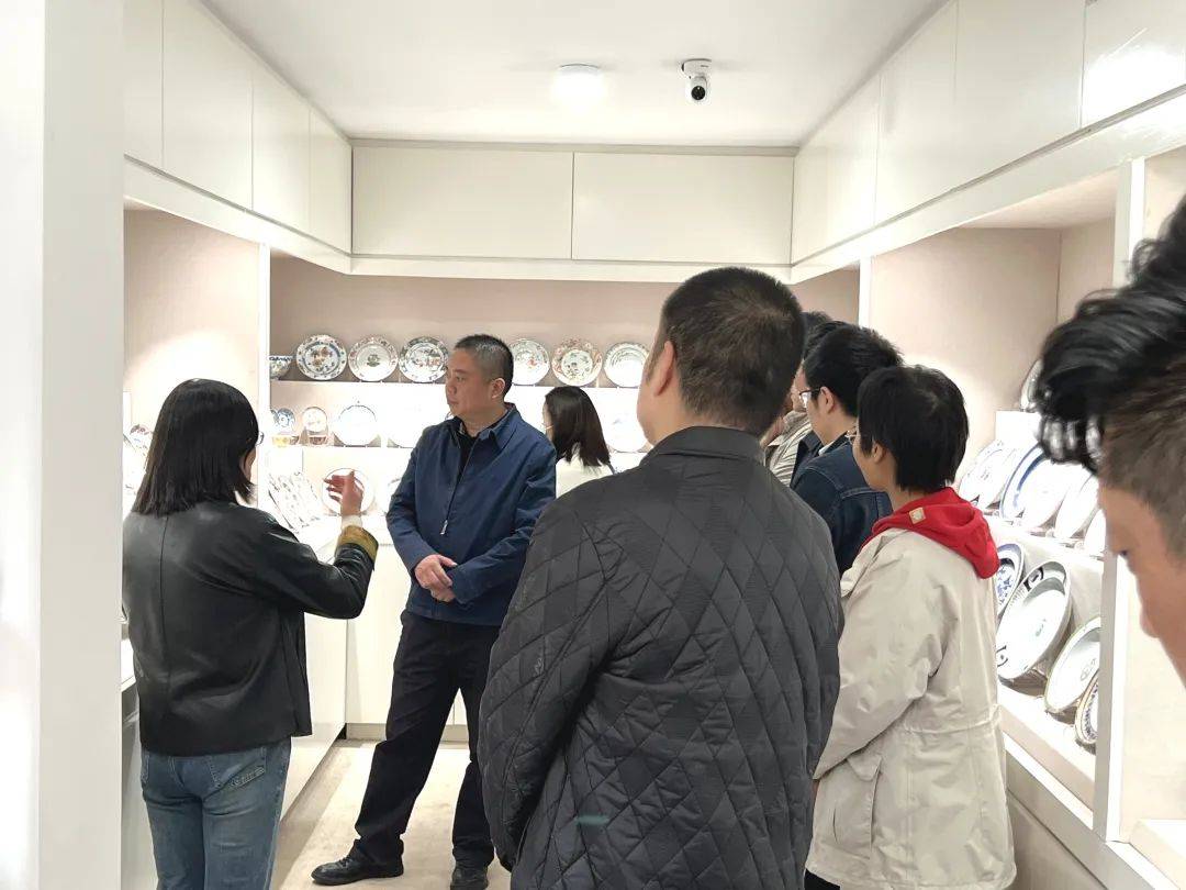 师从陈树威馆长走出的古瓷专家淘藏的大量藏品受到政府领导高度评价和