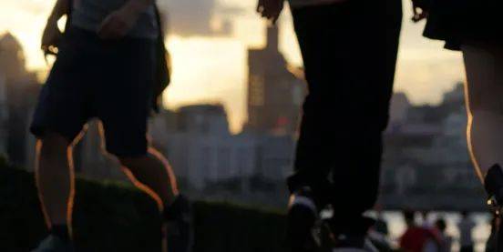 迎篮而上青春飞扬4月11日英语学院男篮赛事报道sisnews