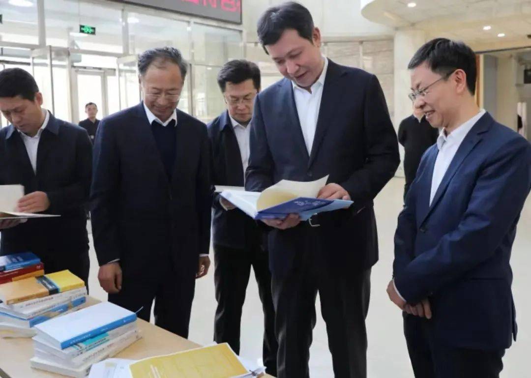 694月12日,辽宁省副省长靳国卫到辽宁大学,就学校高质量发展及服务
