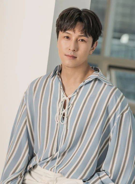 神话成员金烔完认爱恐怖私生饭传简讯骚扰女友