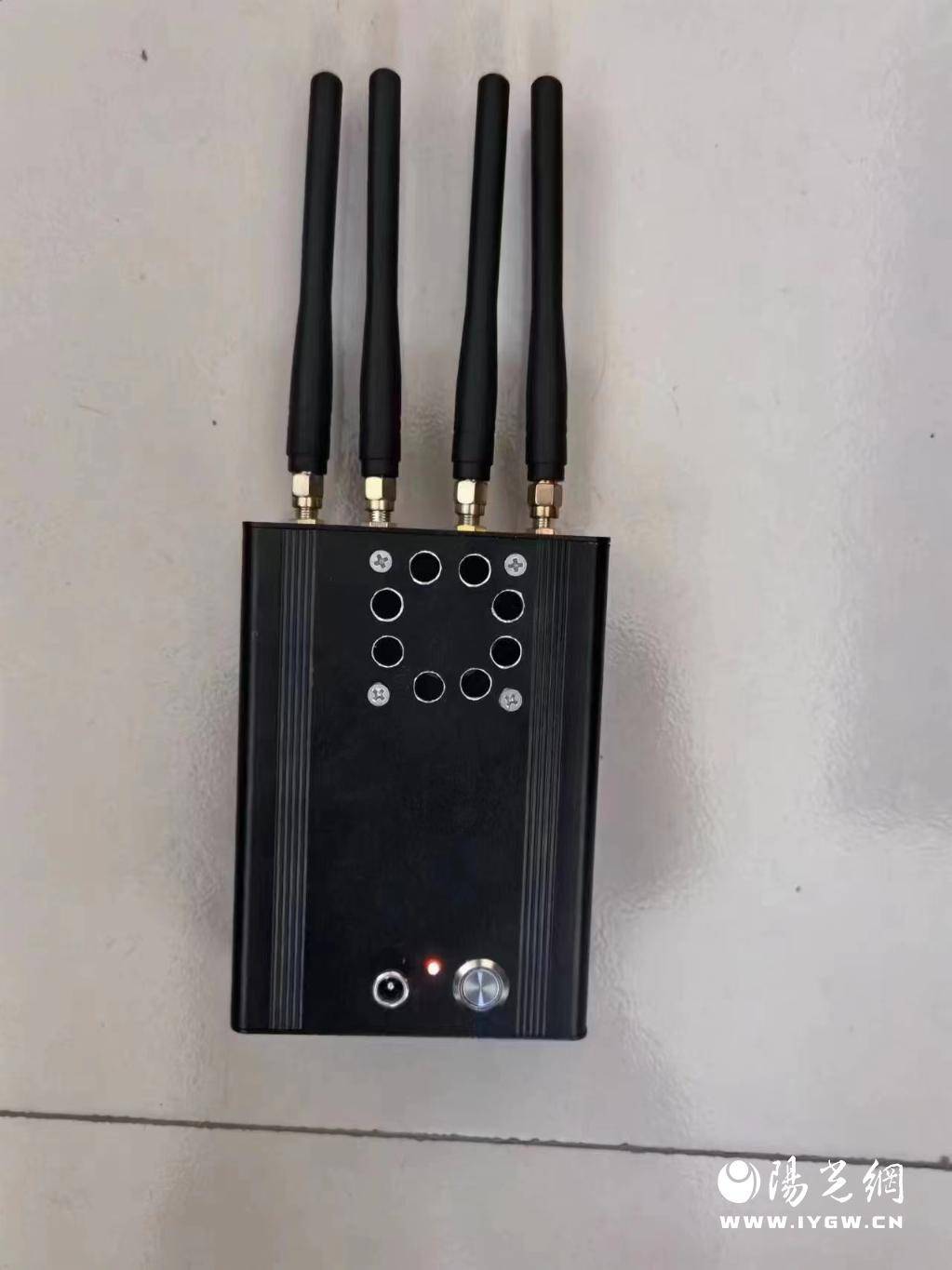 两名"拉车门"窃贼流窜作案被靖边警方抓现行_车主_财物_干扰器