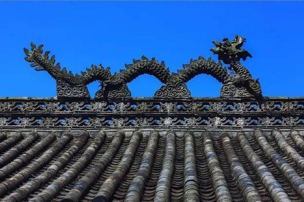 (图源微博@平眼视界)名声大振的高洞庙依山临水,盘桓起伏于秀美山色间