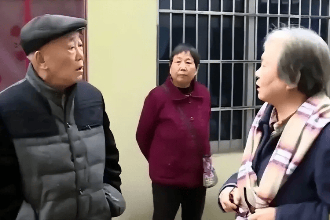 80岁大爷趁老伴去外地,和50岁保姆私奔,老伴上门讨说法,大爷:你和保姆没法比_周文秀_杨义_女儿