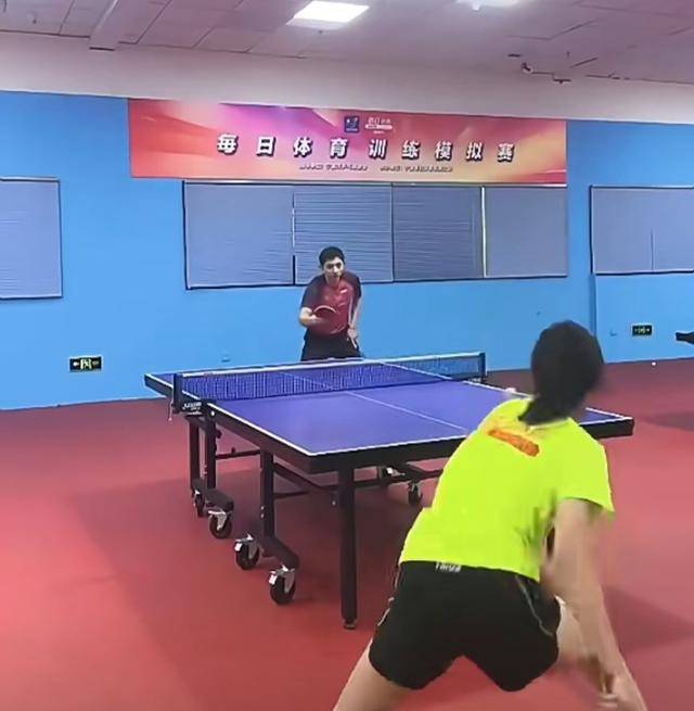 头发稀疏神态憔悴,与景甜分手后何去何从_教练_乒乓球_事业