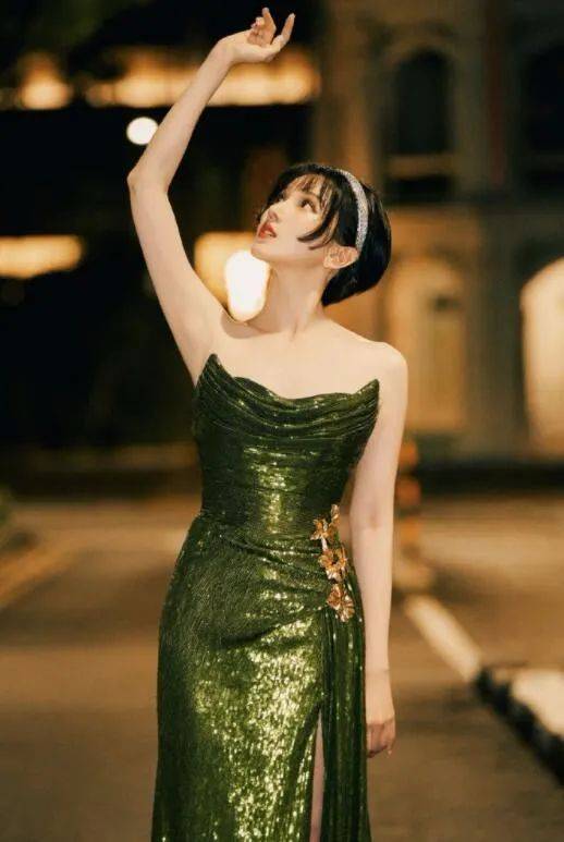 陈小纭迷人的不止胸