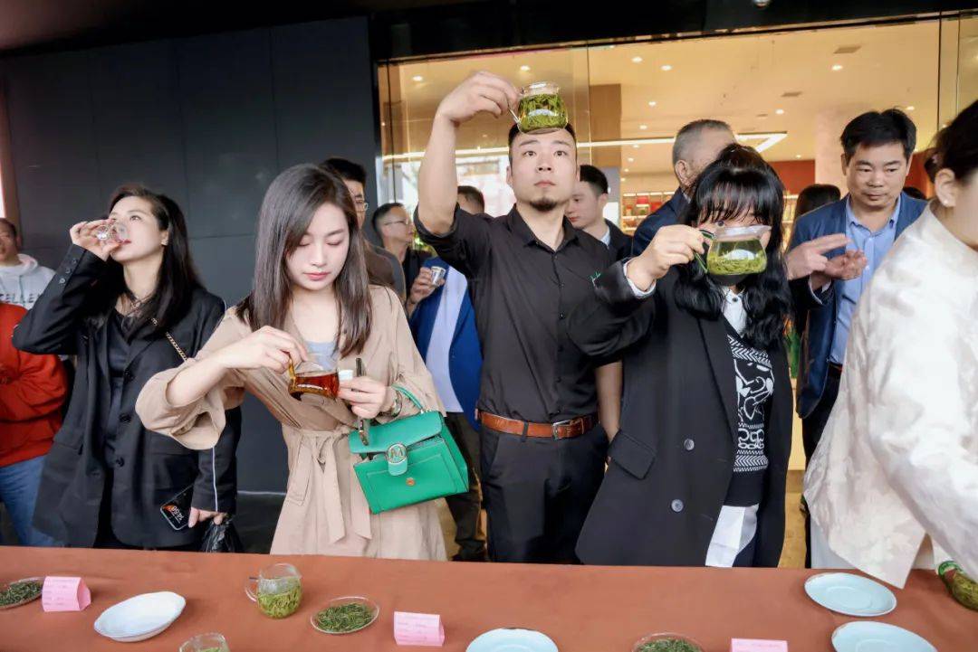 赤壁市第二届"百家茶馆进茶园暨春茶品鉴交易会"成功举行