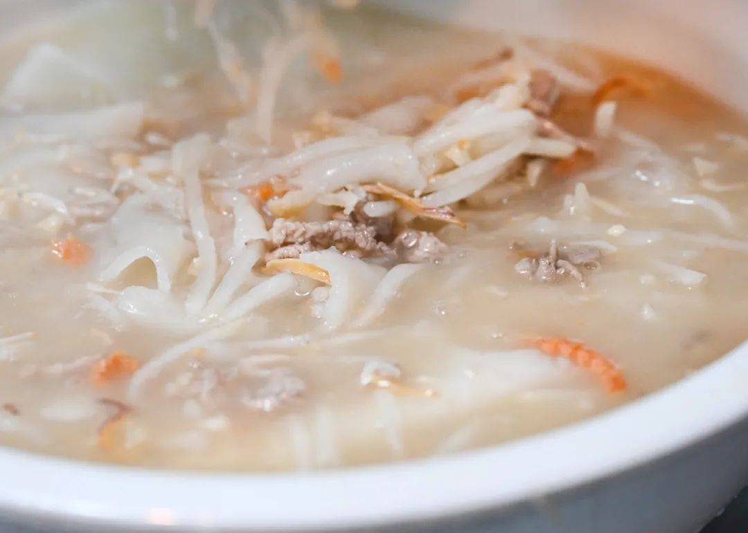 毗邻市区,美食街开到了阳江乡村里