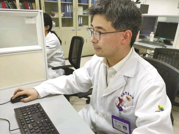 中发现细微变化,探寻诊断疾病的"蛛丝马迹"……这是影像科医生的日常