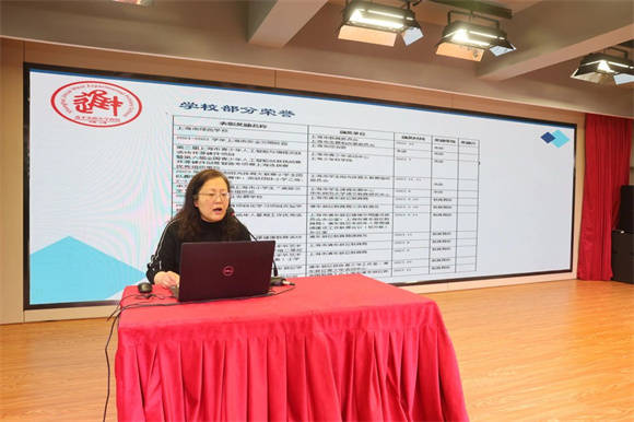 副校长杨莉君老师,徐萍老师分别在两校区给大家带来题为《用心托起