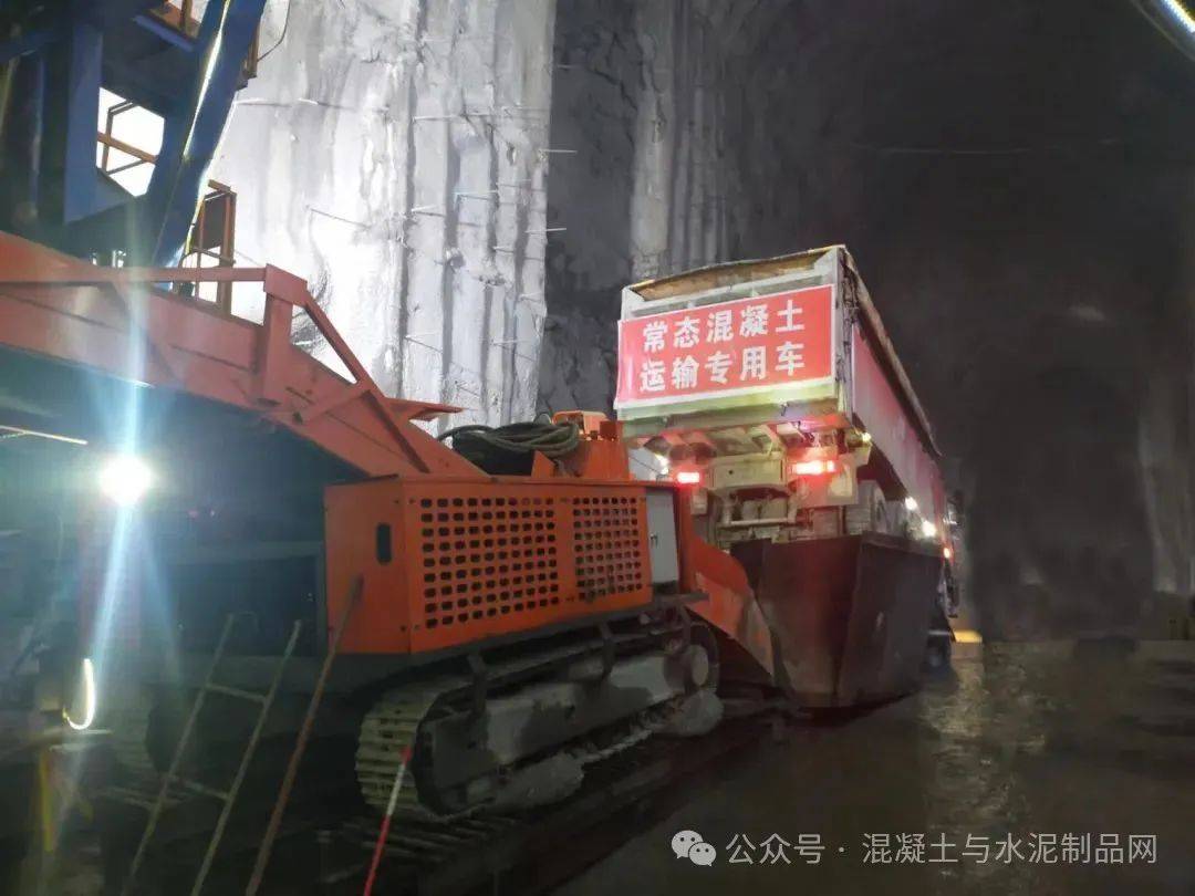 中转料斗扒溜机在振捣工艺上,项目部严格执行"定人,定机,定量,定责"的