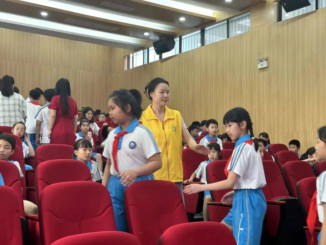 助力安全教育西溪小学家长志愿服务队协助西溪小学开展国家安全主题