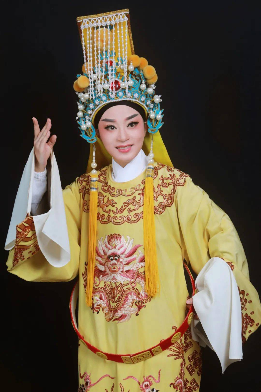 师承越剧表演艺术家徐玉兰,当代越剧表演艺术家钱惠丽.