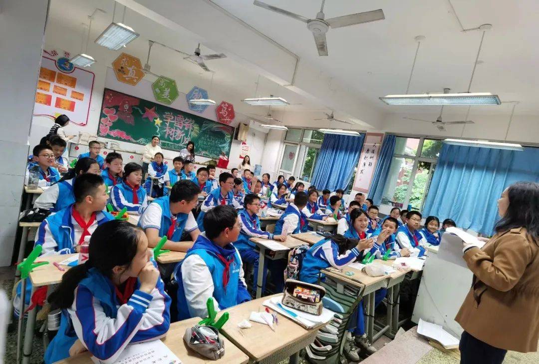 立科技强国梦树七彩德育人记初2023级13班德育劳动周系列活动