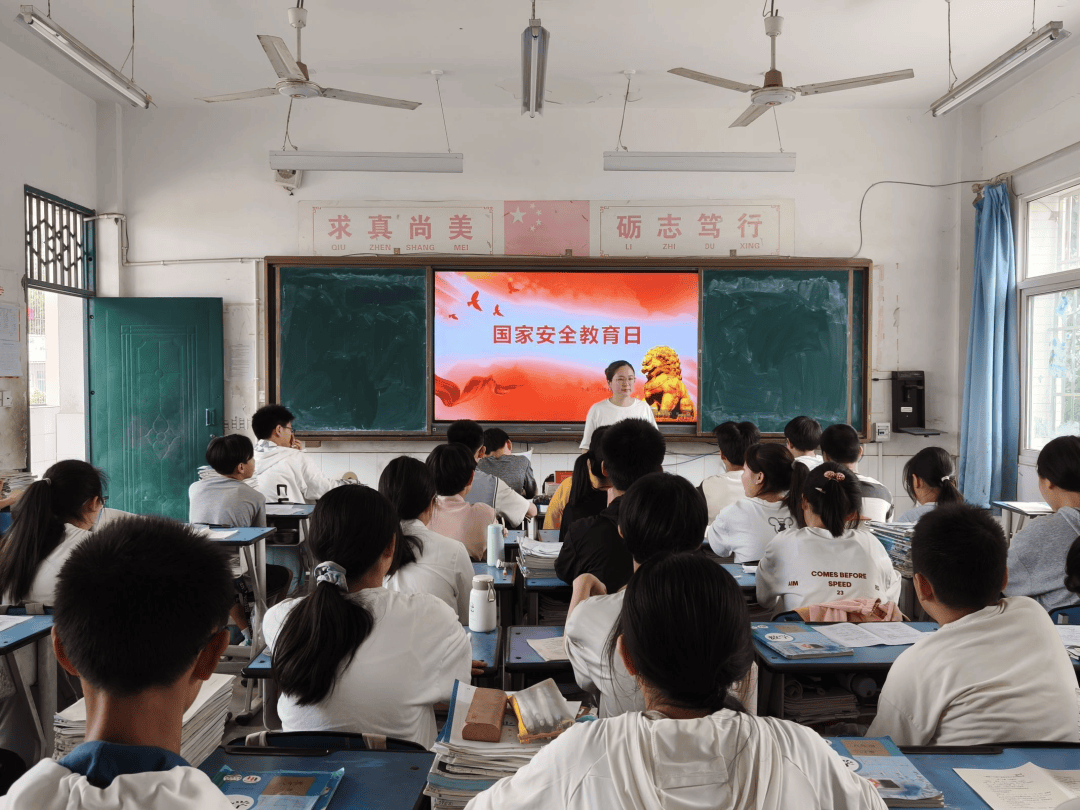 金石中学团委组织开展《4.