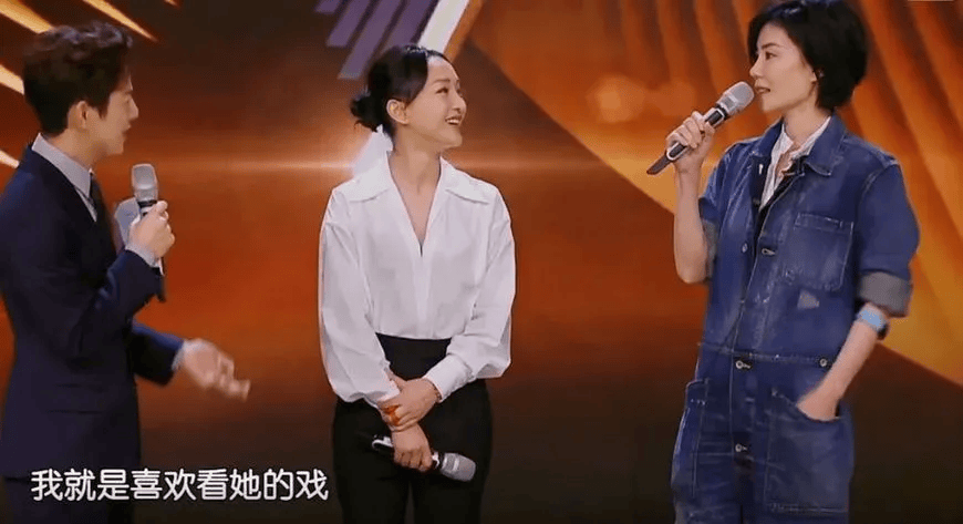 何炅问王菲为什么能跟周迅成为好朋友,菲姐直接抛出一句狠话:"我就是