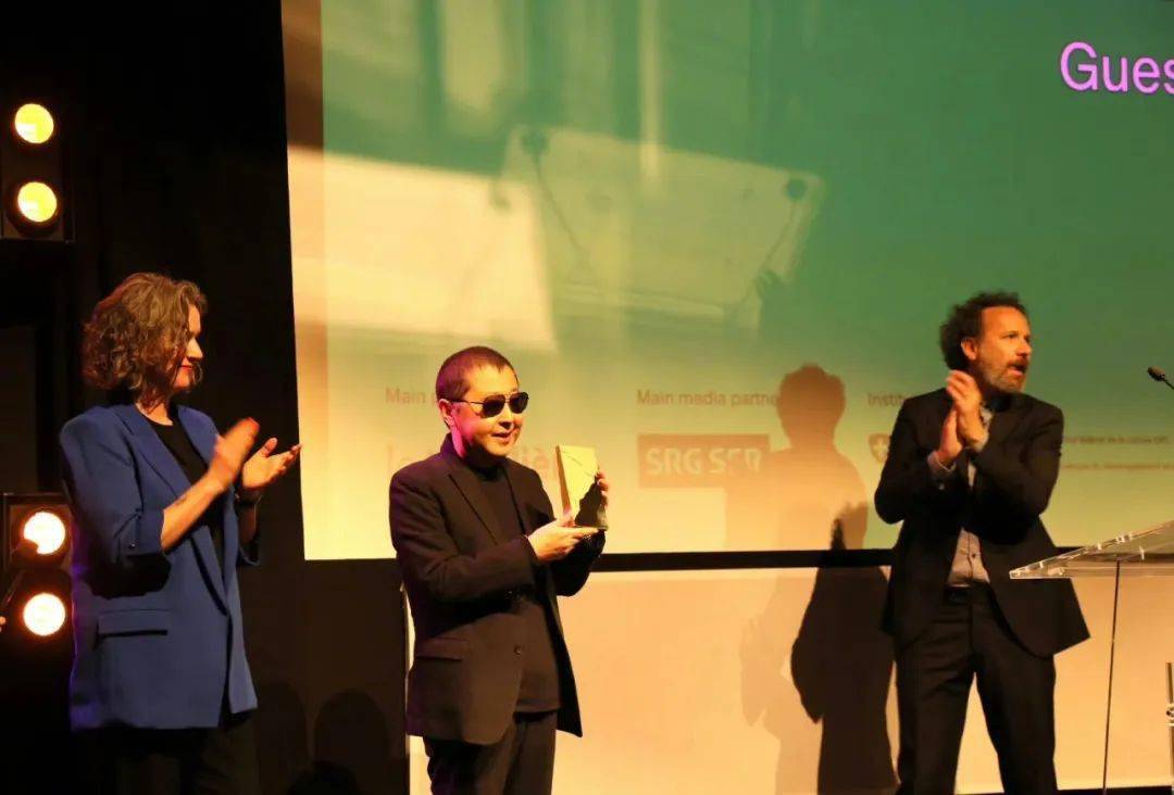 贾樟柯获第55届瑞士尼翁真实电影节“荣誉大奖”；京剧电影工程展映活动开幕；“CHC影迷电影”频道启播