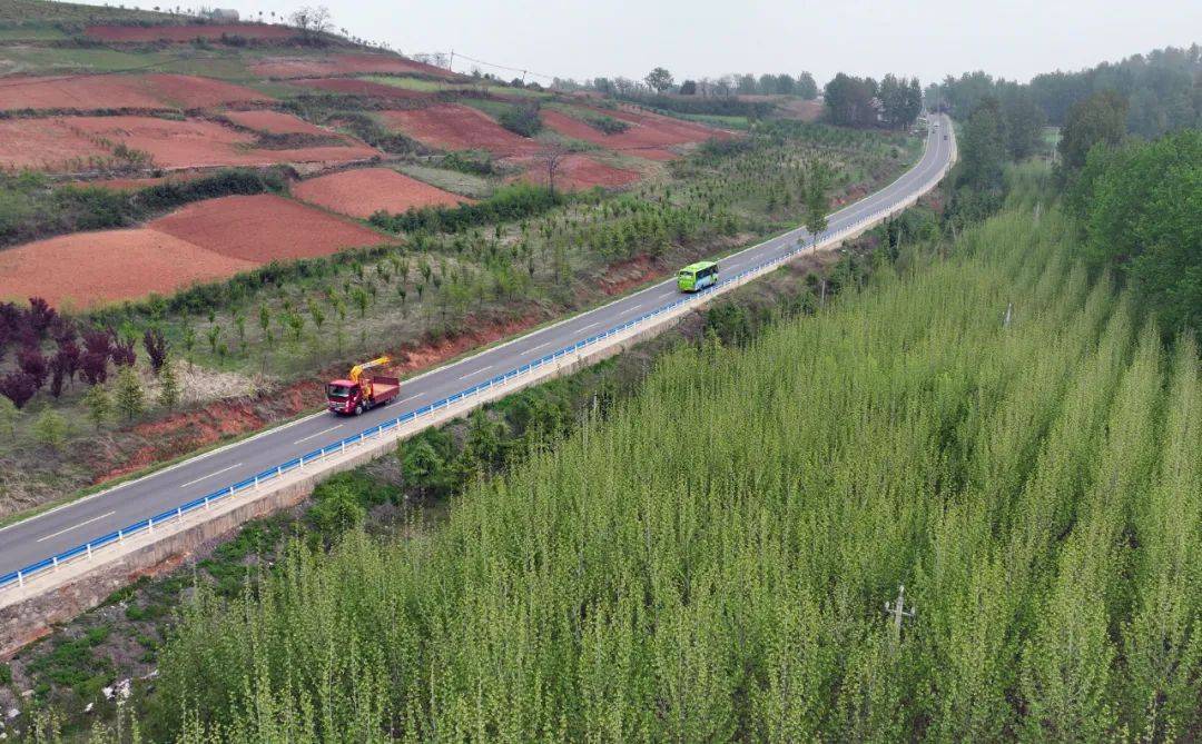 刘店镇:美丽公路引客来