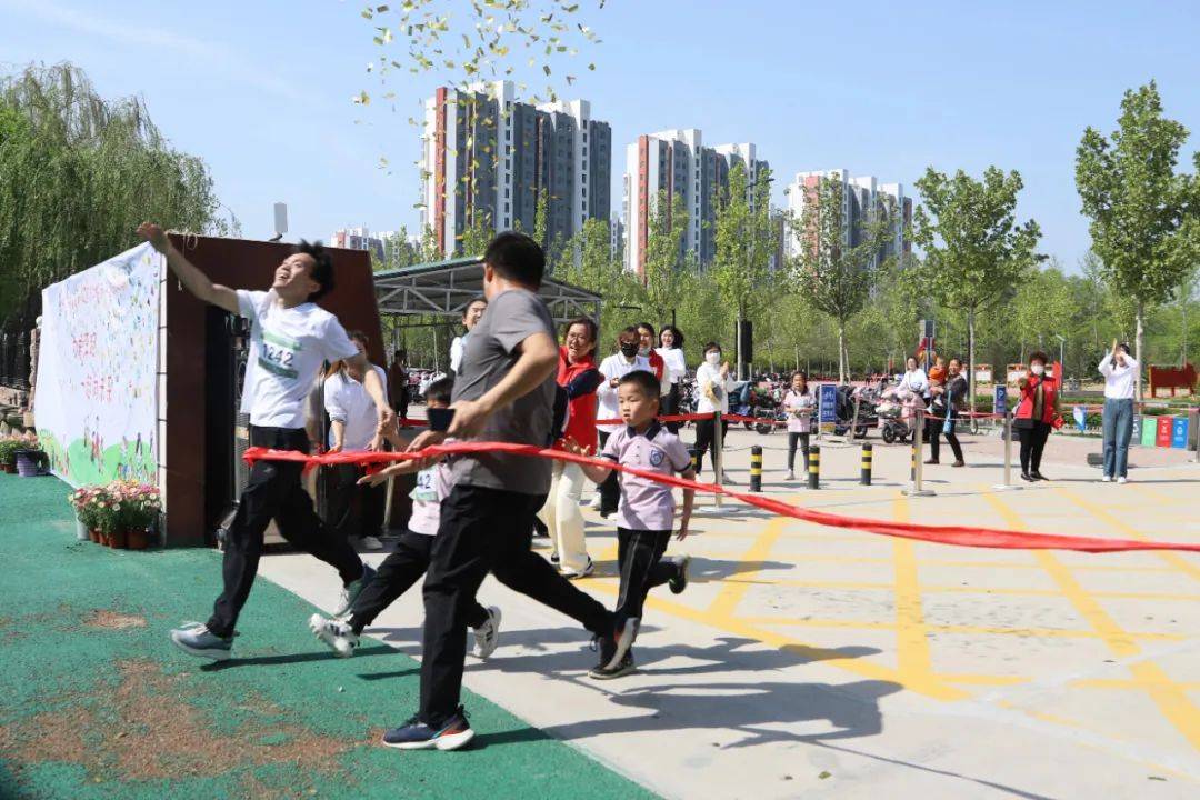 齐河县举办2024年亲子迷你马拉松跑出春日幸福感