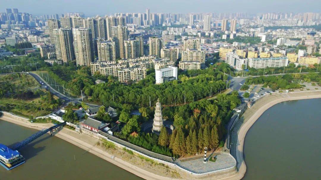 来源:荆州新闻网(摄影:杨佳庆)数百年来万寿宝塔既是荆江两岸饱井水