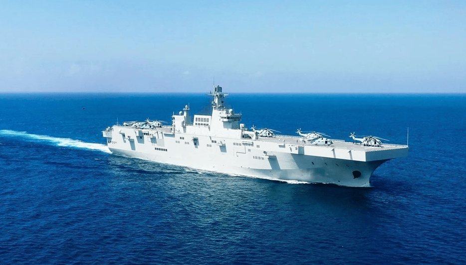 福建舰锦上添花中国四万吨军舰亮相海军实力再添猛将