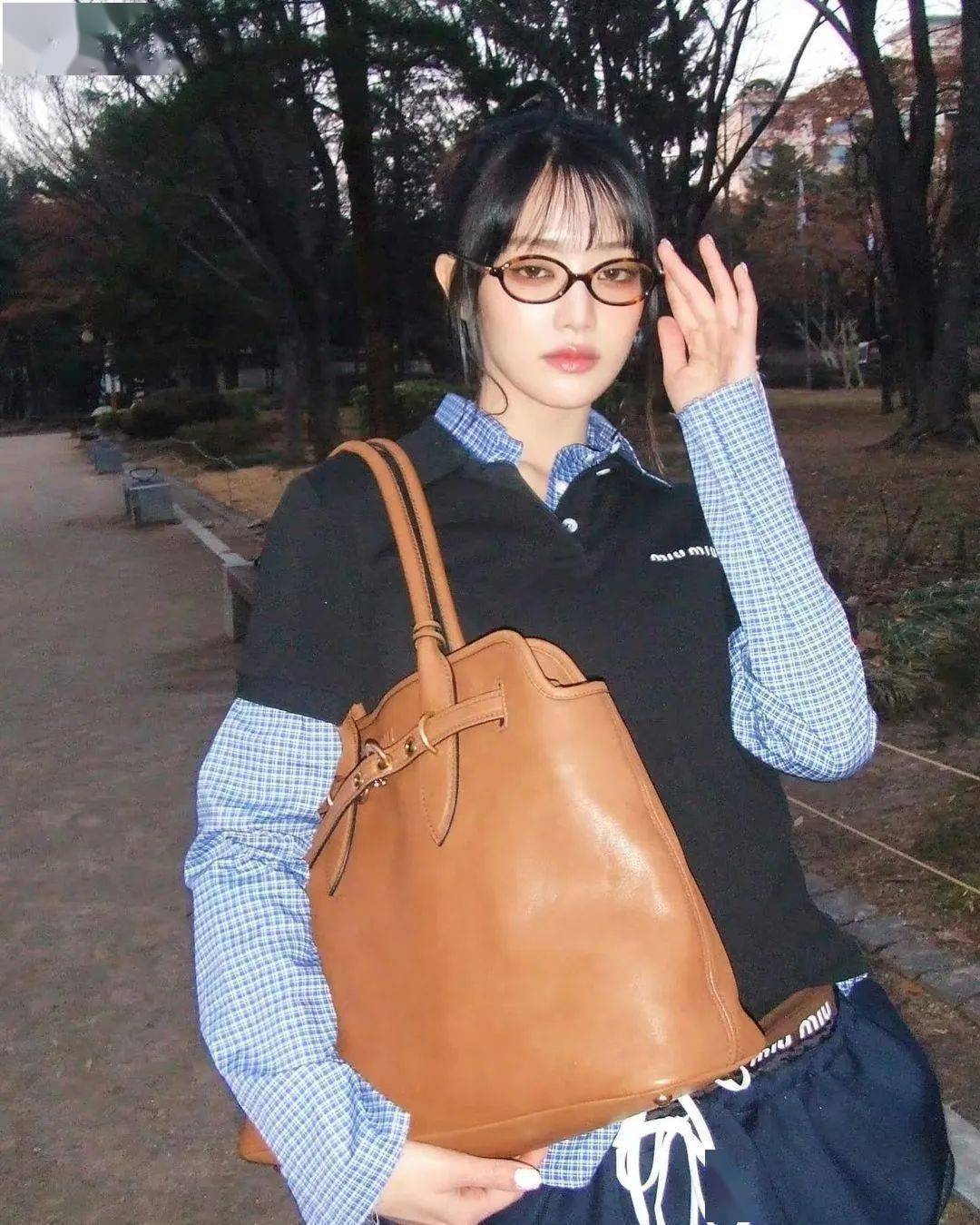 张元英,赵今麦,刘柏辛教你怎么穿成年轻人最爱的"女记者风"_prada