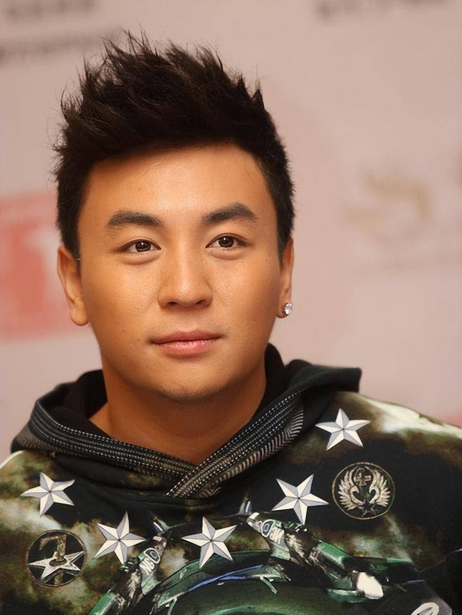 有种差距叫何洁释小龙分手13年一个身价过亿一个捉襟见肘