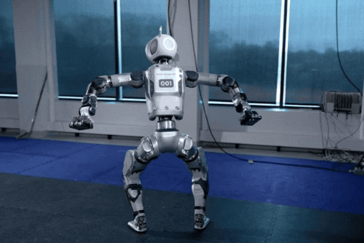 波士顿动力发布全新电动Atlas机器人：比精英运动员敏捷