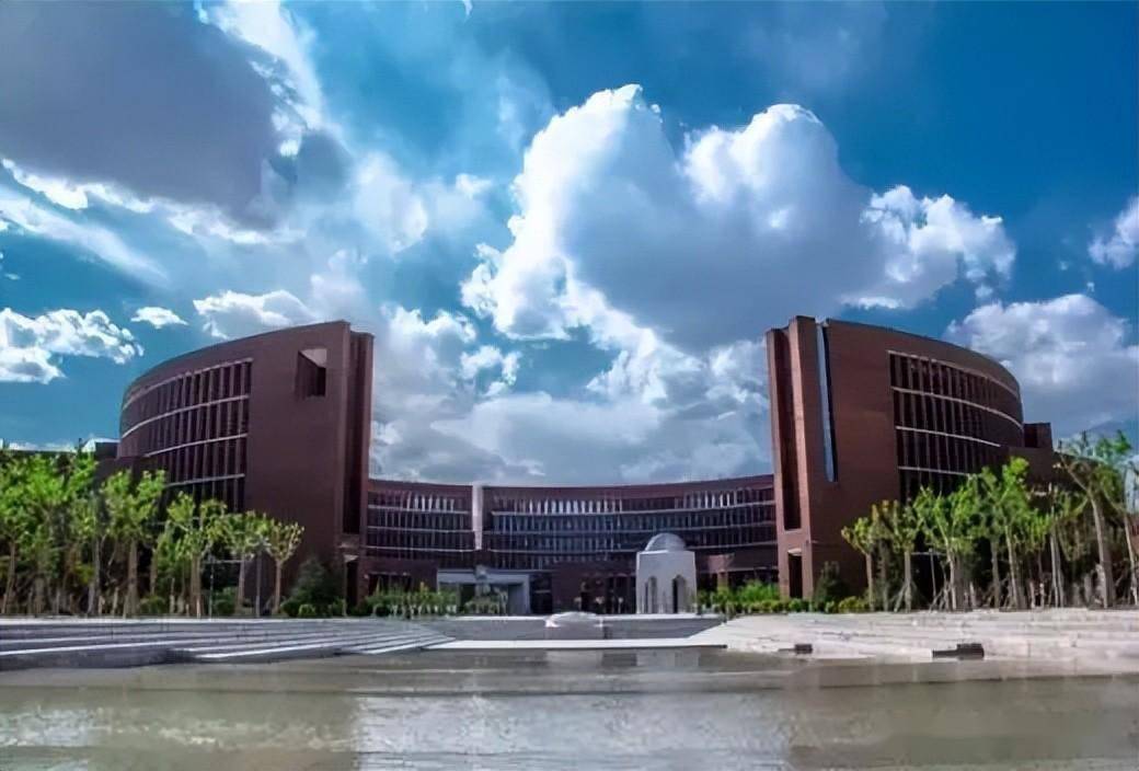 在大连理工大学的历史上,曾经创造了多个新中国的第一,如第一台激光器