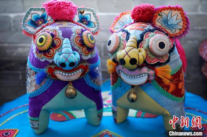 山西布老虎手艺人巧手匠心一针一线传女红