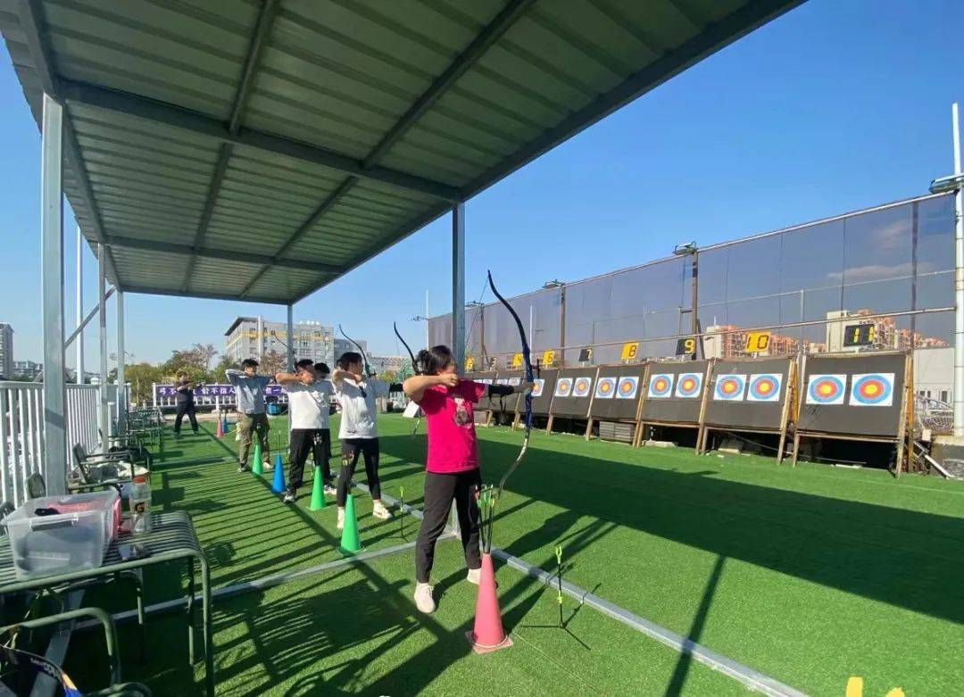 谷雨趁春光趣运动拉弓射箭强体魄