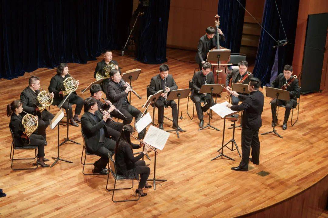 26(星期三)20:00地点星海音乐厅室内乐厅票价公益票100元演奏广州交响