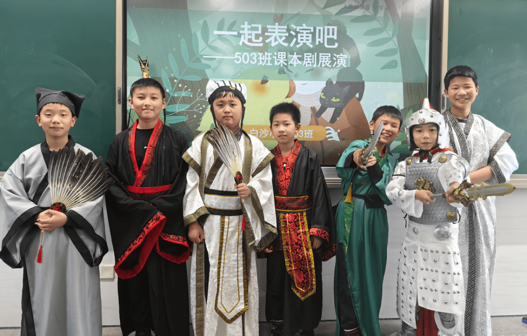 经史子集,传承中华文脉;诗词曲赋,浸染沁人书香;晨诵暮省,倾听生命