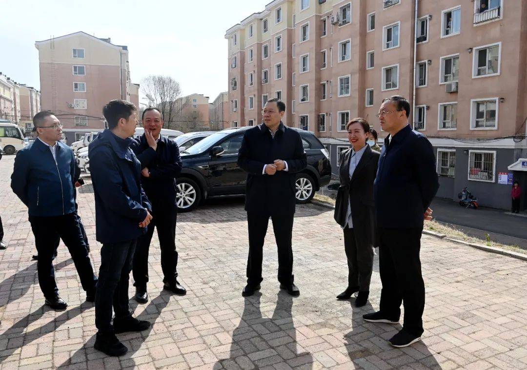 沈德生程宇调研市政道路及住宅小区充电桩建设情况