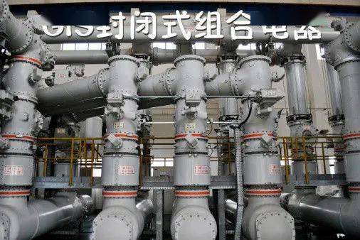 气动隔绝门以压缩空气为动力,通过电磁阀改变气缸的进气方向,推动隔绝