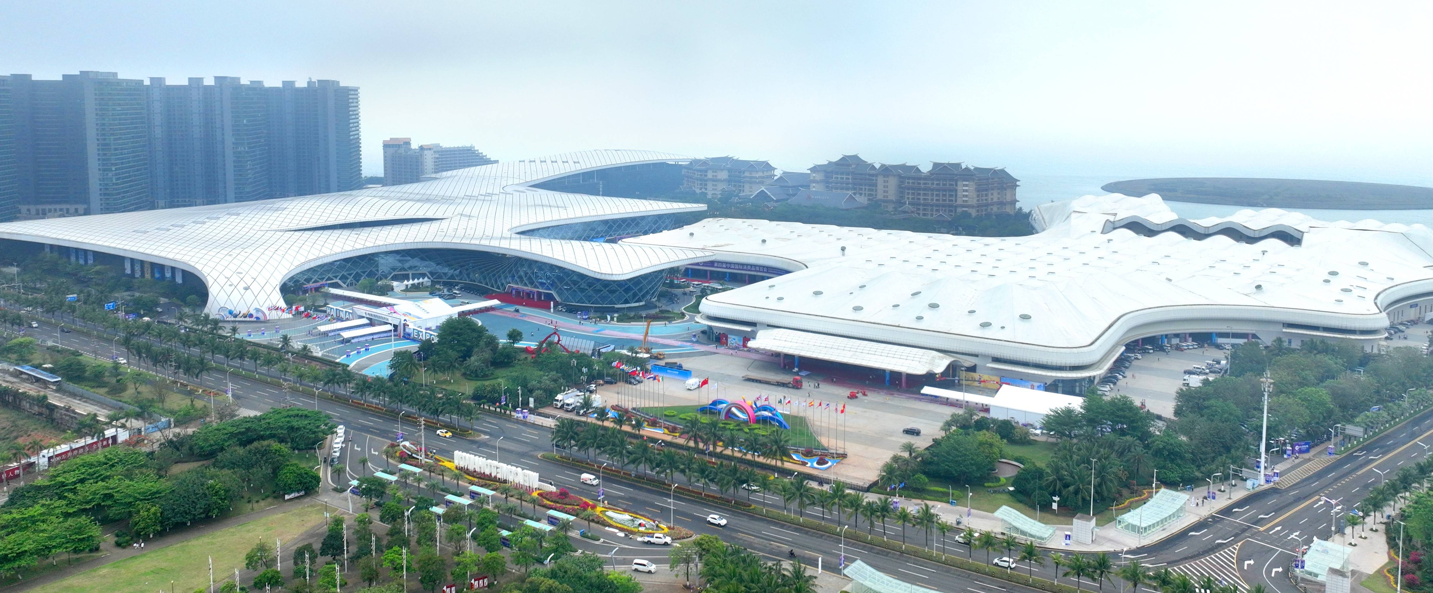 图为第四届消博会主会场海南国际会展中心数据显示,本届消博会规模创