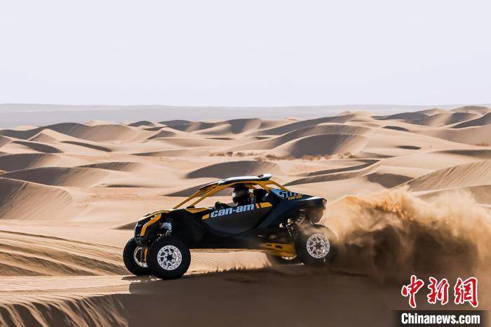 中国第七大沙漠举行两场沙漠越野公开赛
