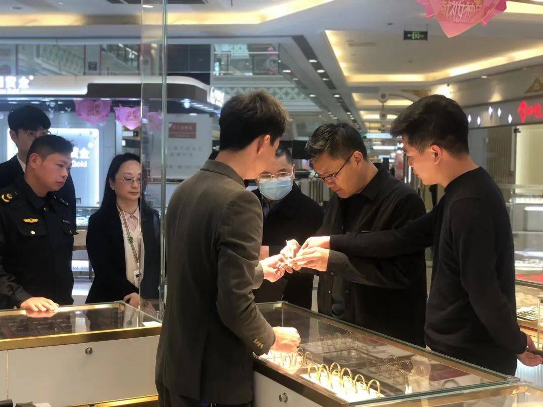 中国黄金、中国珠宝、老凤祥等多家知名金店被约谈！专家提醒→