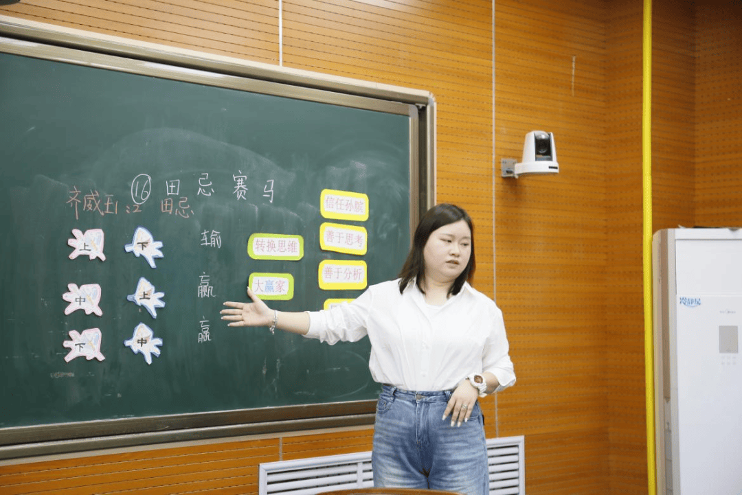 王潇老师执教《千年梦圆在今朝》吴双丹老师执教《童年的水墨画》张雯