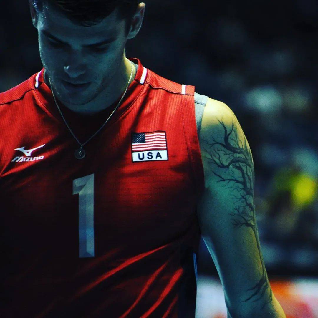 国际排联发文祝福 美国男排安德森迎来好消息 不愧是男神级别