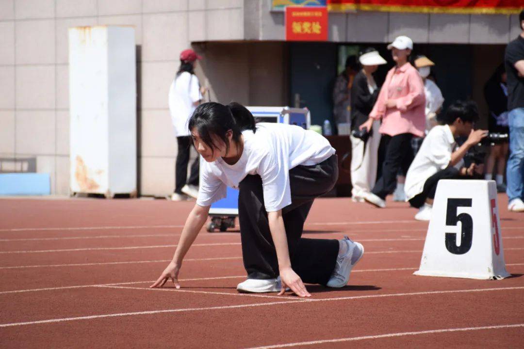 更高更快更强！回顾运动会比赛精彩瞬间