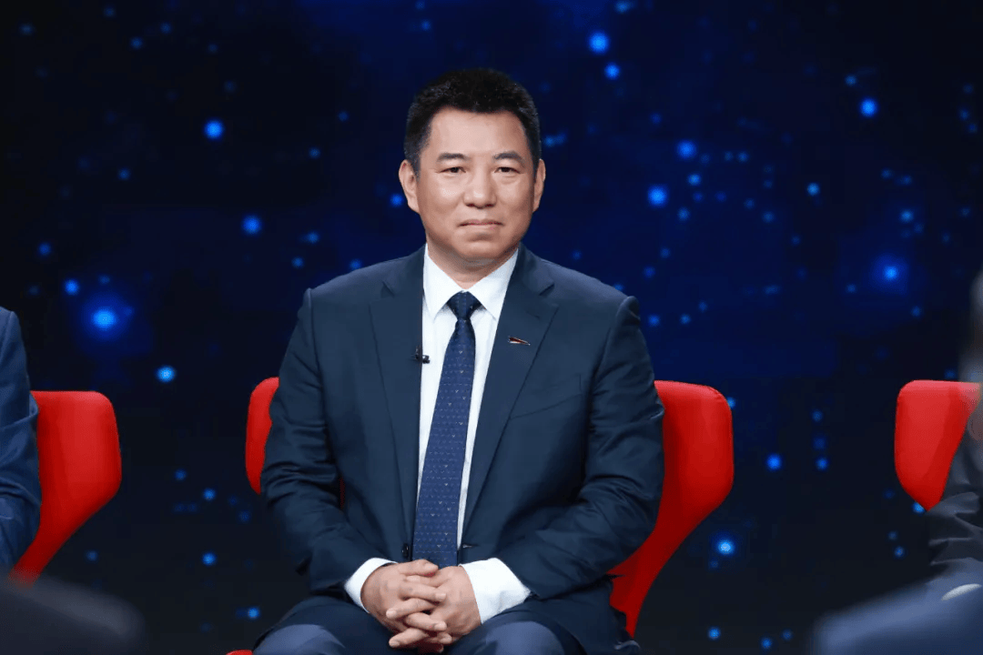 中国一汽总经理,党委副书记刘亦功在《对话》现场01以体系为支撑