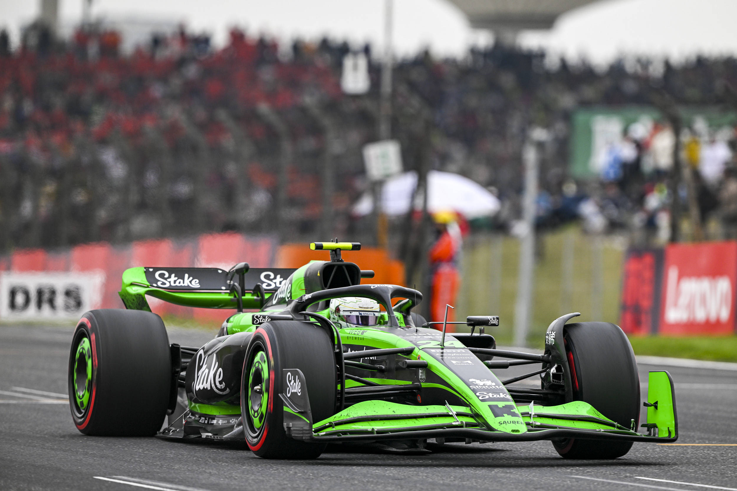 图说│f1中国大奖赛正赛:维斯塔潘夺冠,周冠宇获第14名_发车_超越